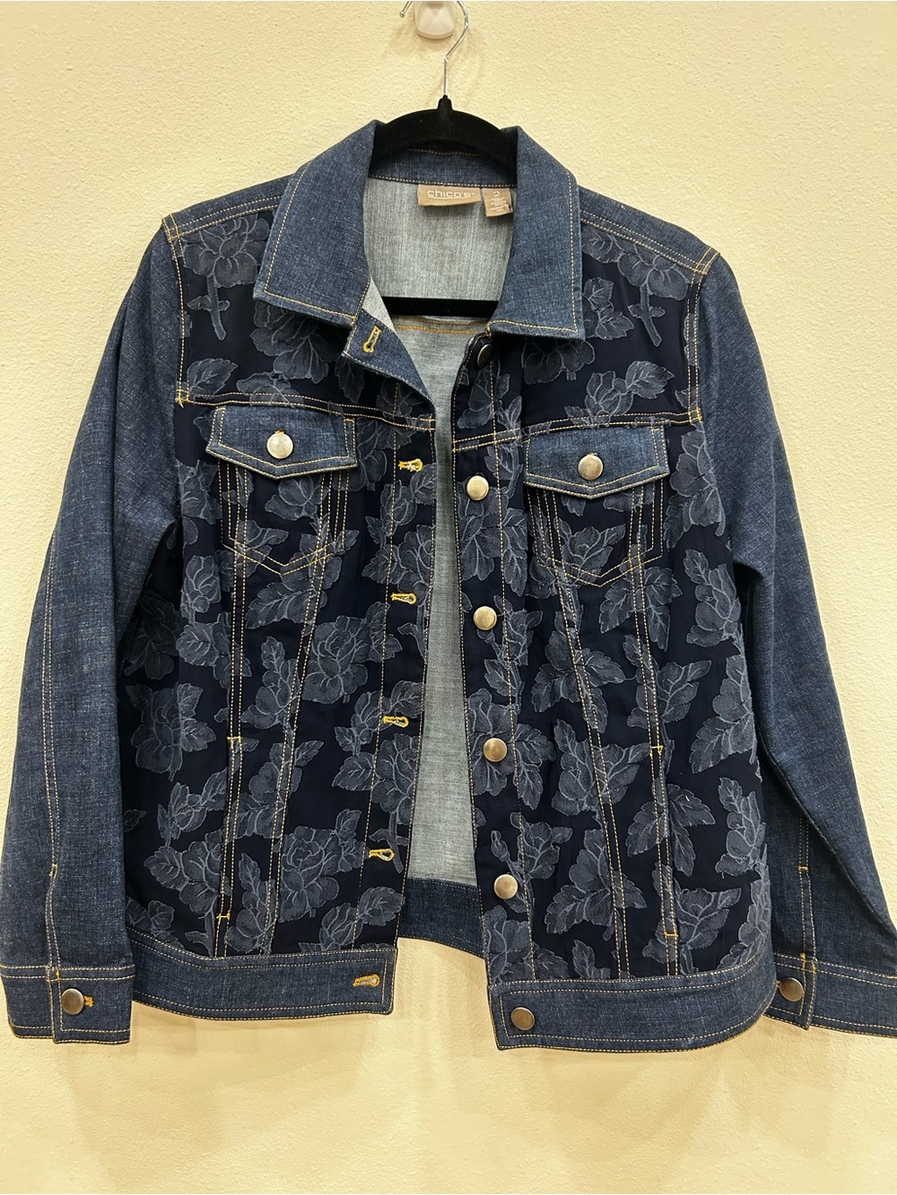 Chicos floral embroidered denim jean jacket sz 2 casual office classic feminine - Picture 2 of 6